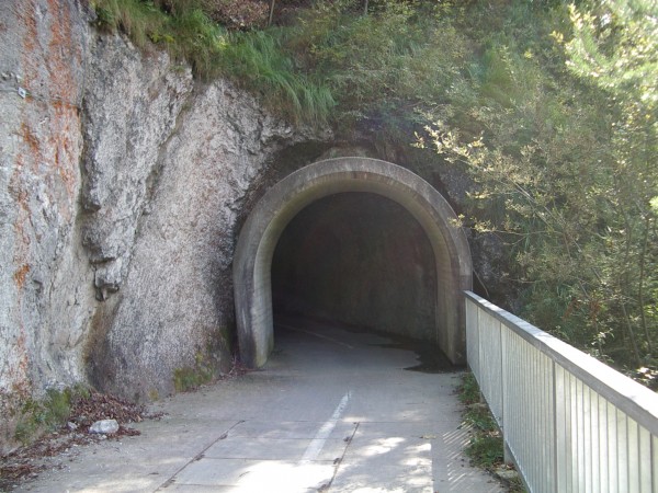 Radweg-Tunnel am Sylvenstein-Stausee