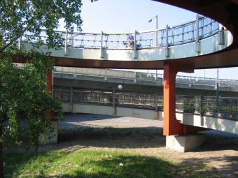 Radweb-Brückenauffahrt